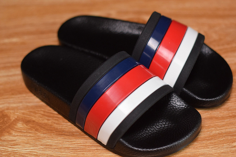 G*u*i sandals