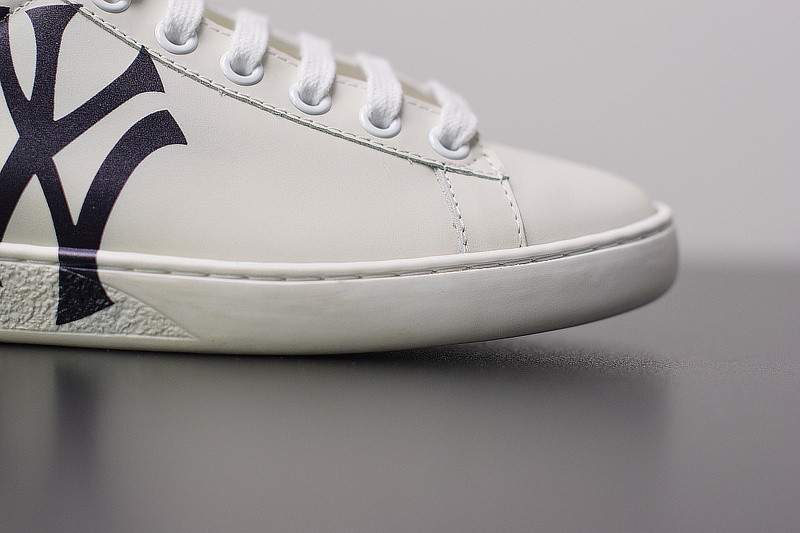 G*u*i ace embroidered low-top sneaker