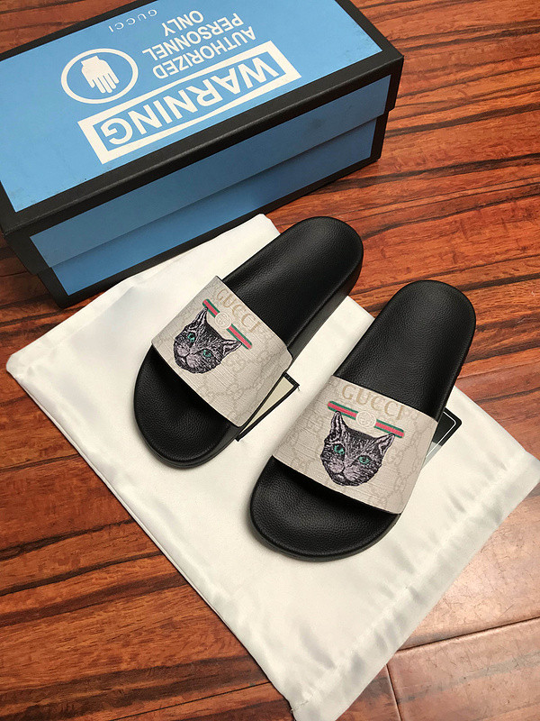 G*u*i sandals