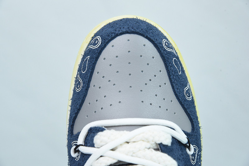 NIKE SB DUNK LOW