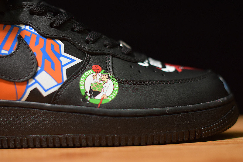 NIKE AIR FORCE 1 MID