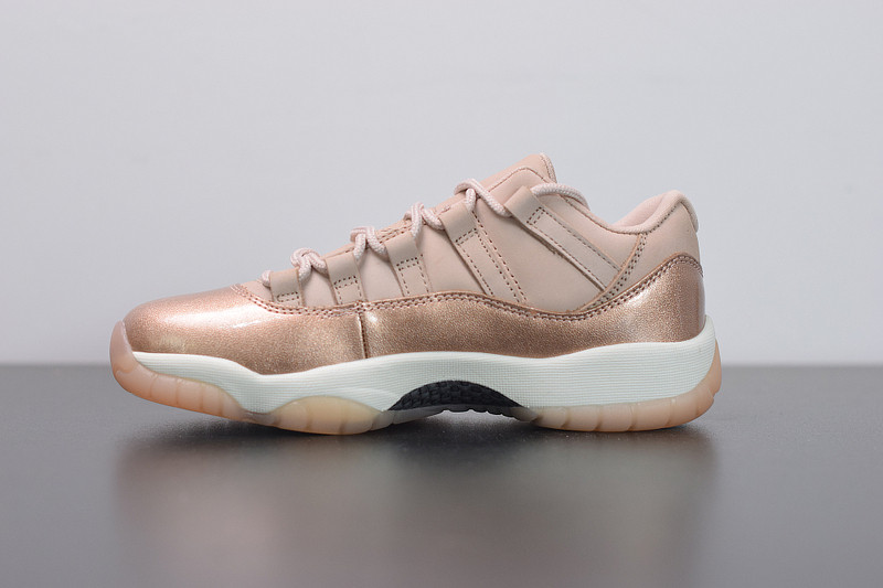AIR JORDAN 11 LOW 
