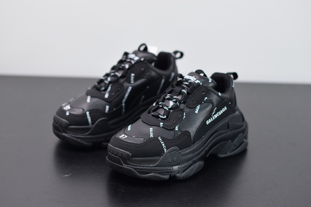 BC TRIPLE S TRAINER  524039 W06E2 2020