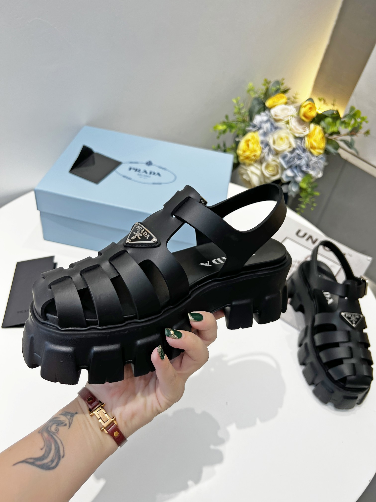 Pra*a sandals